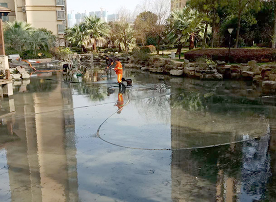 大宁景观池淤泥清理