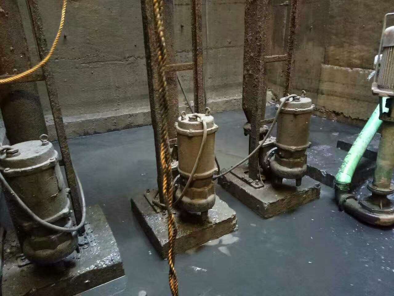 大宁污水池清理